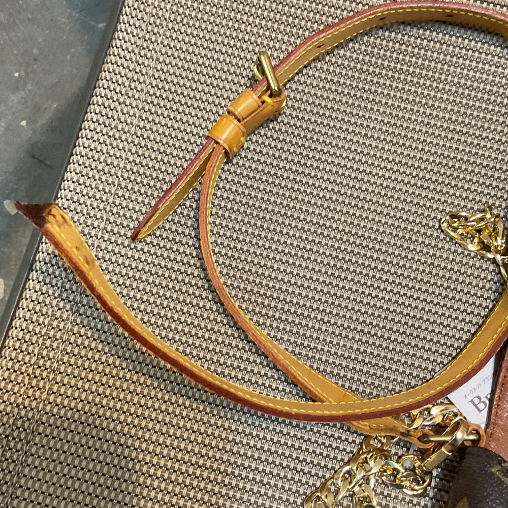 Louis Vuitton Monogram Canvas Crossbody CA0998 - Picture 7 of 16